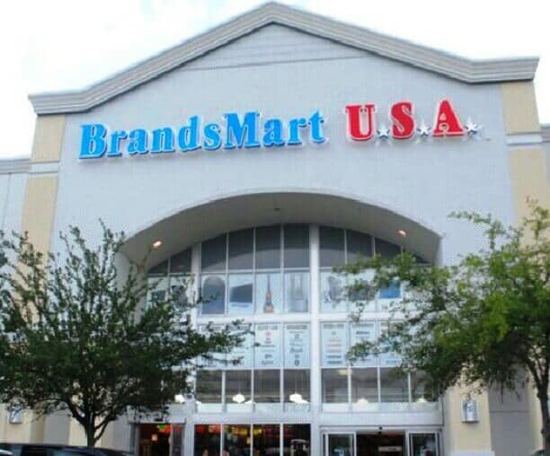 Loja de eletrônicos BrandsMart USA em Miami