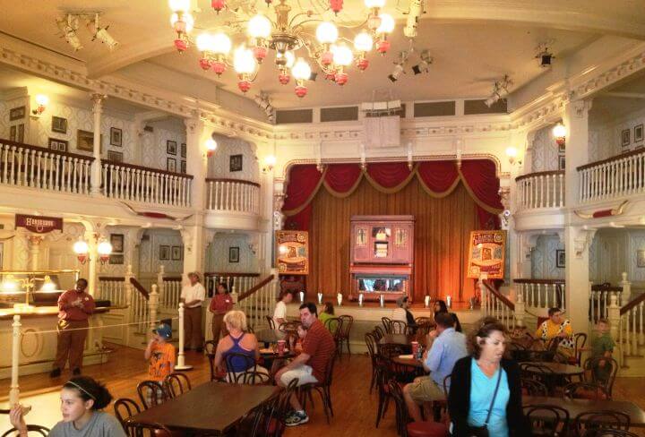 Restaurante The Diamond Horseshoe na Disney em Orlando