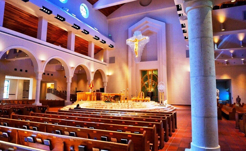 Igreja Mary Queen of the Universe em Orlando