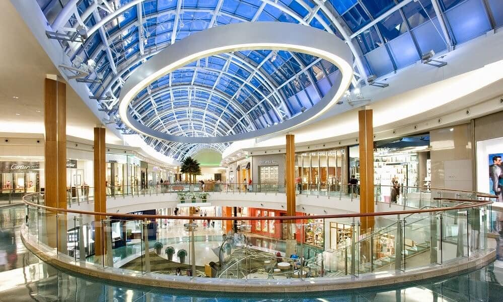 Interior do Shopping Mall At Millenia em Orlando