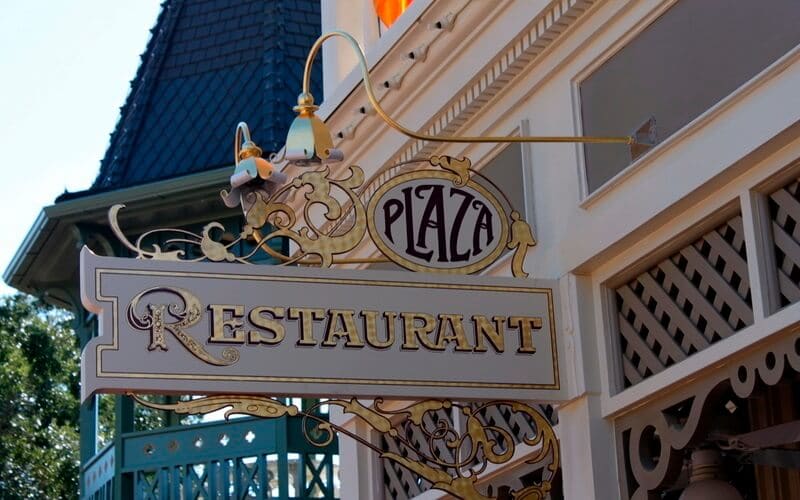 Frente do Restaurante The Plaza no Magic Kingdom em Orlando