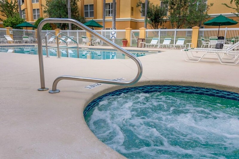 Piscinas do Quality Suites Lake Buena Vista em Orlando
