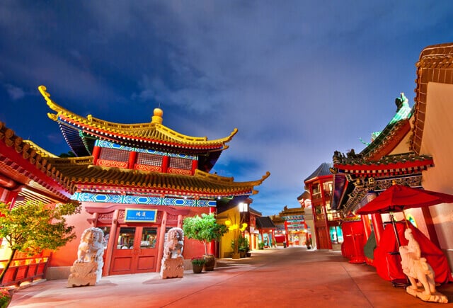 Noite no Epcot no pavilhão chinês da Disney Orlando