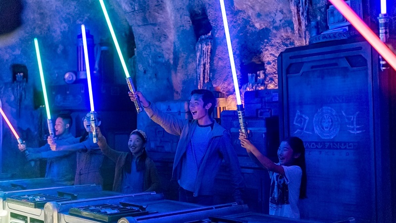 Savi's Workshop - Handbuilt Lightsabers na área Star Wars Galaxy’s Edge no Disney Hollywood Studios em Orlando