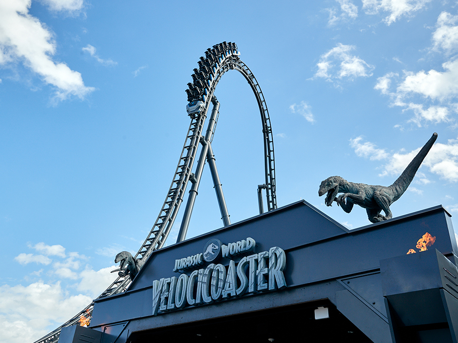 Frente da Jurassic World Velocicoaster na Universal Orlando